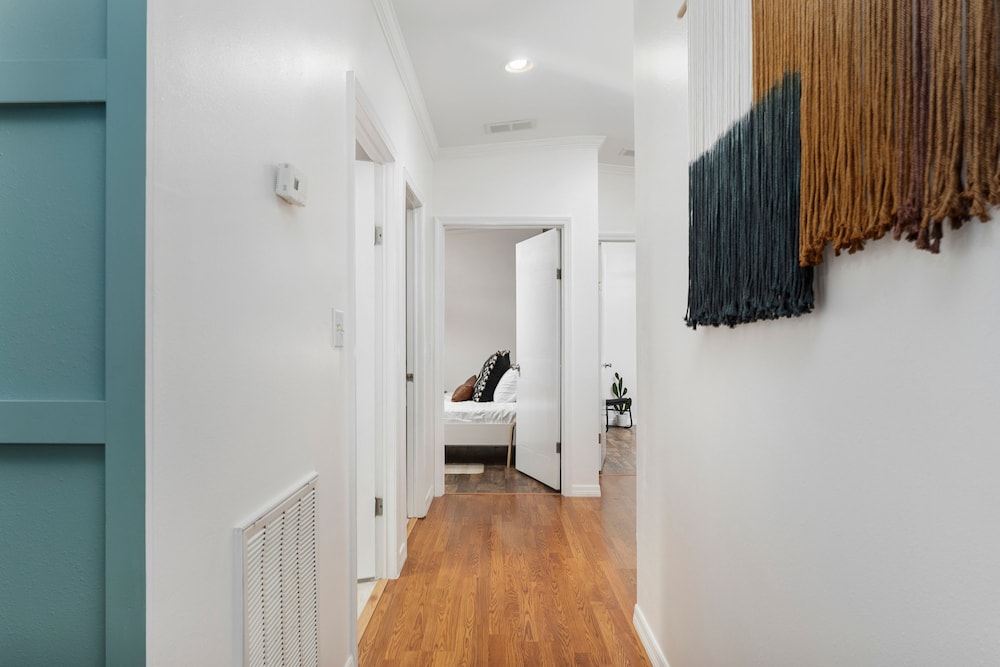 Bright 4BR Home Near Beach Historic Downtown