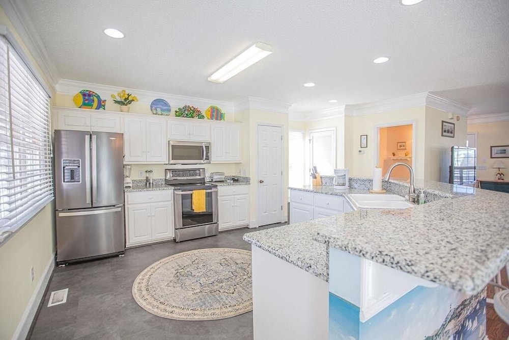 Pirates Paradise 3 Bedroom Home by RedAwning view 4