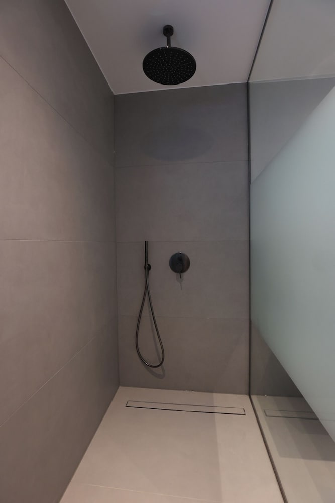 Limi Deluxe Suites
