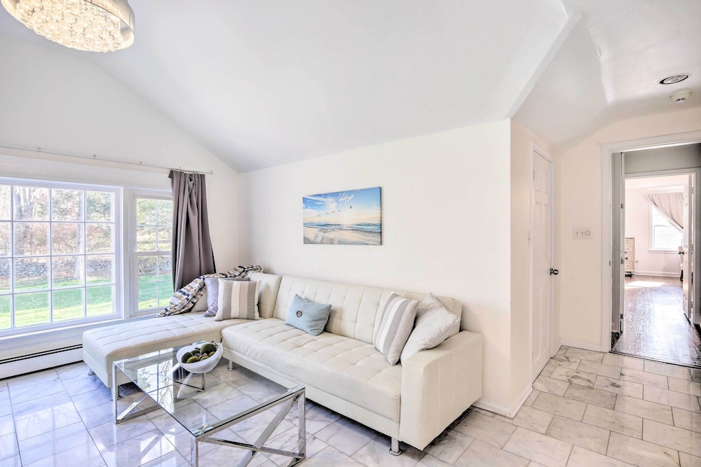 Easton Vacations - Elegant Connecticut Home: Fireplaces, Pet Friendly - Property Image 21