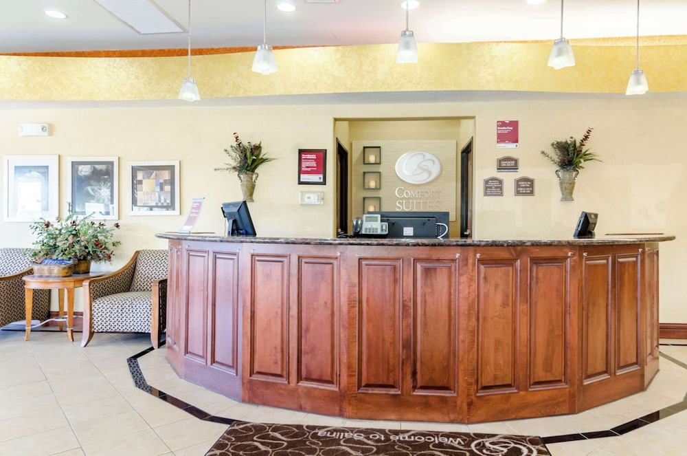 Comfort Suites Salina South view 5