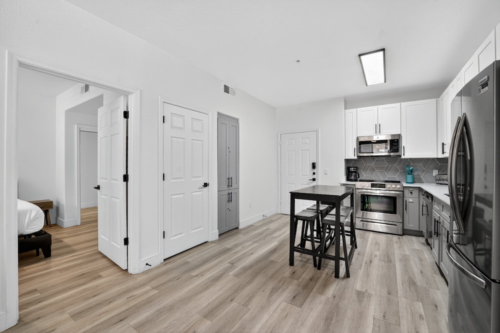 Chic 1br At Westgate Pool, Gym & Stadium Fun 1 Bedroom Apts