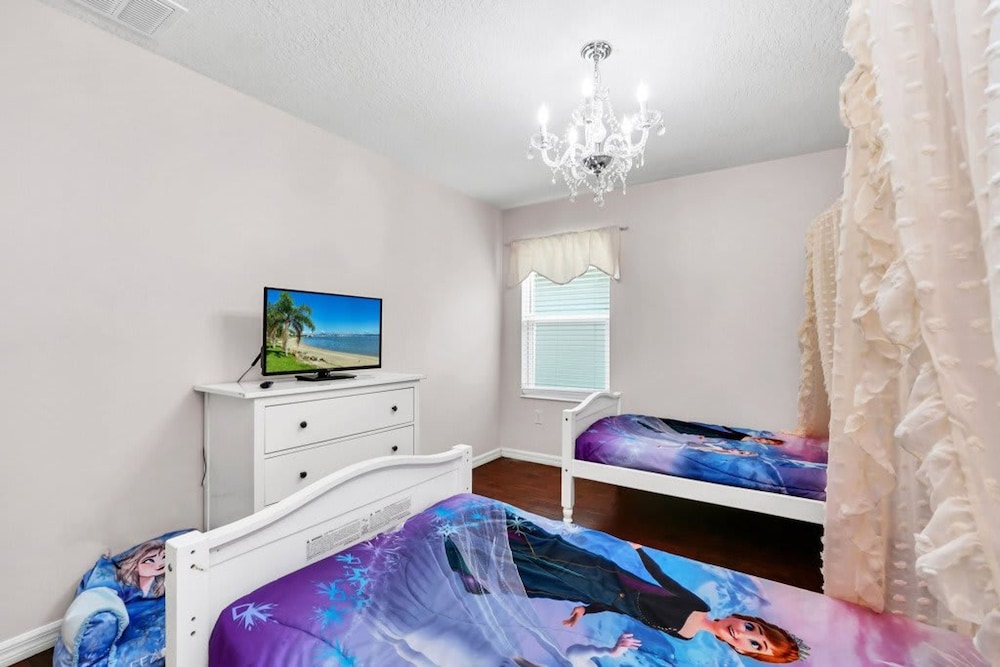 4736 Family Home Near Disney Sea World