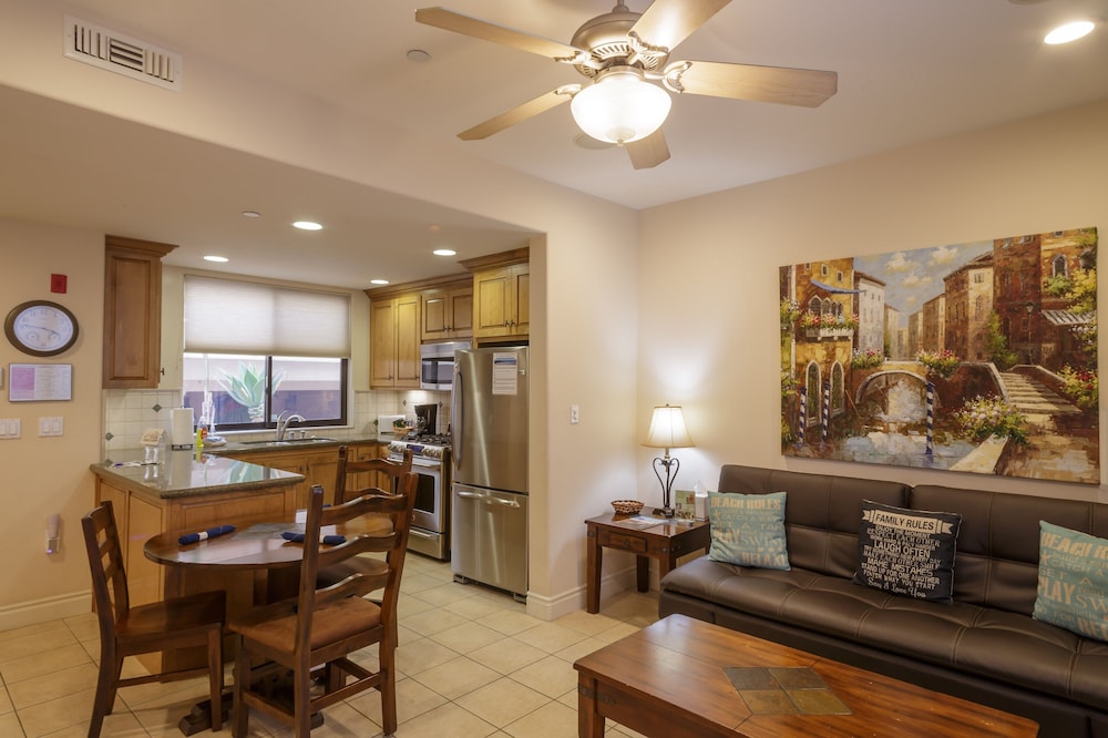 Valentina #301 1 Bedroom Condo by Redawning view 3