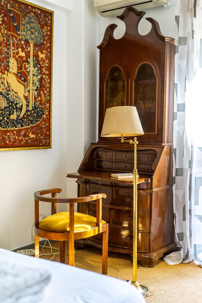 Central Athens 2 Bedroom Apartment in Kolonaki
