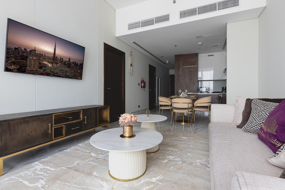 GLOBALSTAY. J One Tower Apartments