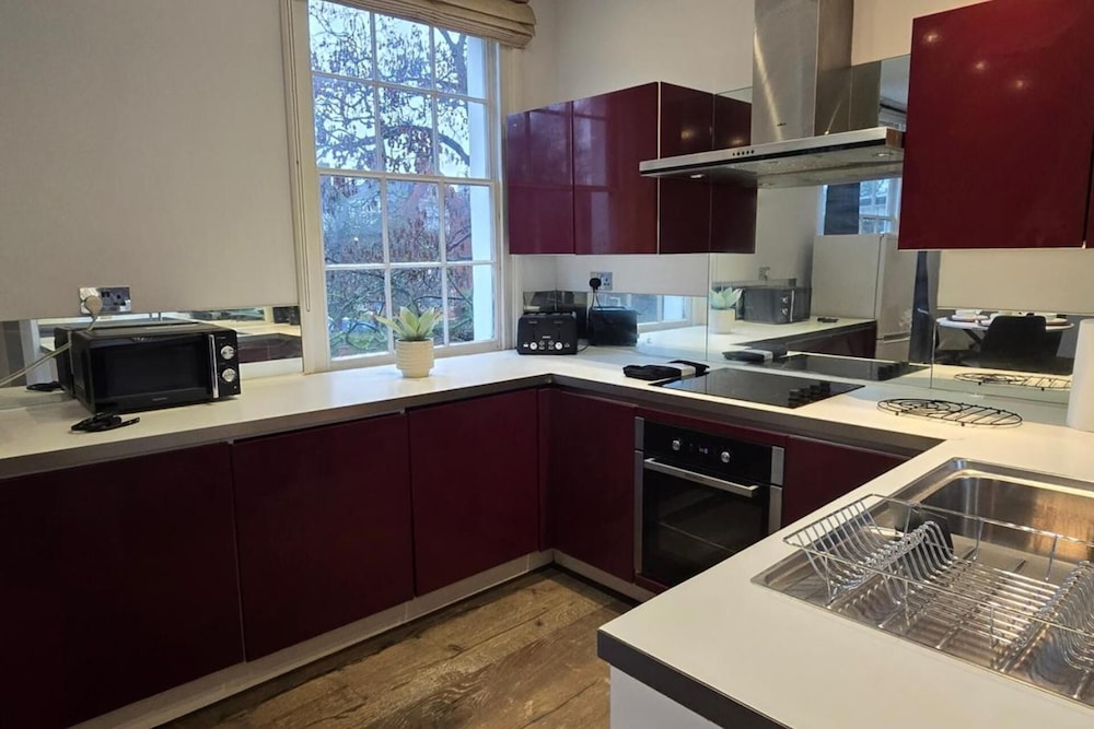 Apartment - Sleeps 6 & Near Station