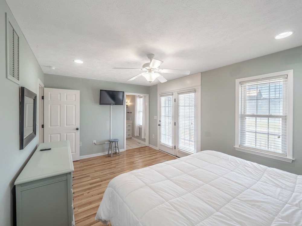 Skipper's Hideout by Topsail Realty