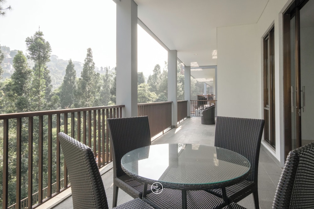 Magenta Hill View Villa 6 bedrooms with a private slide pool