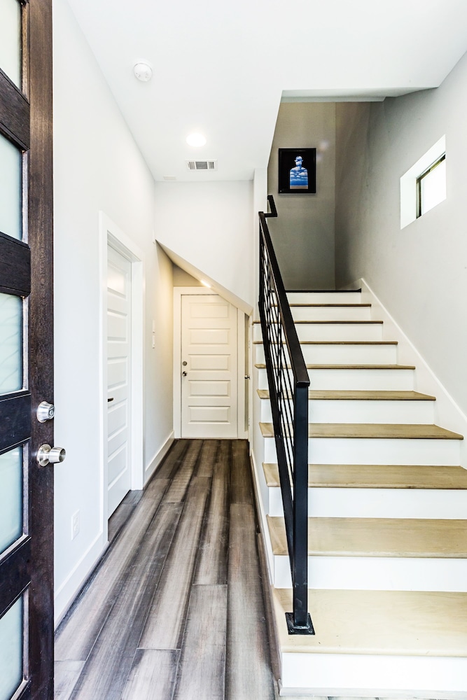 Montrose Guesthouse Suites