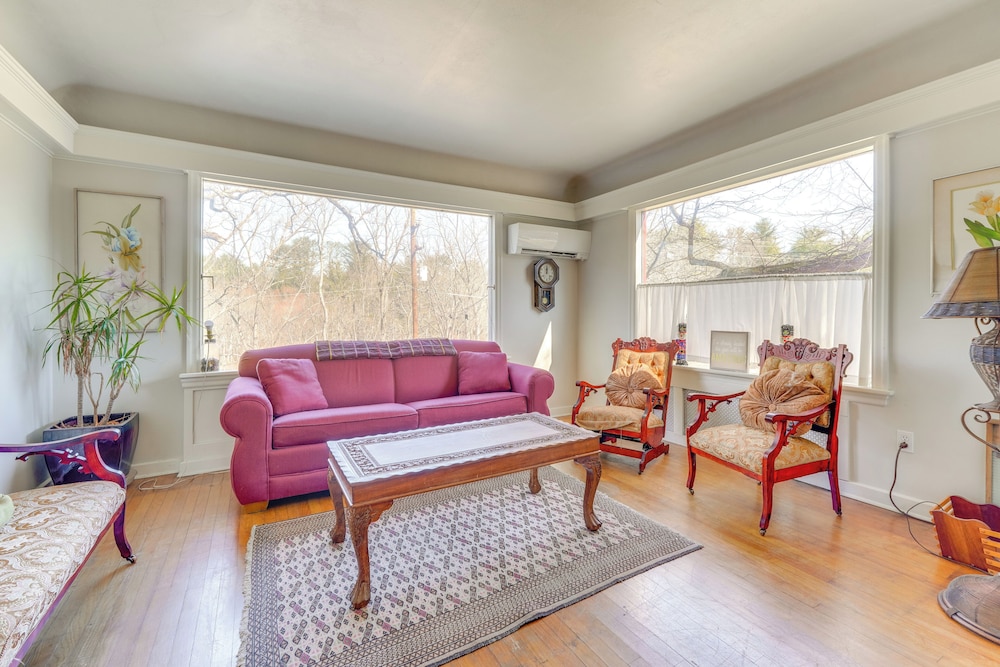 Pet Friendly: Historic East Stroudsburg Manor
