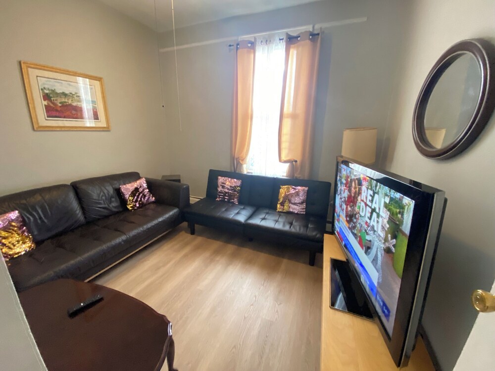 Charming 2 Bedrooms apt One Step to NYC