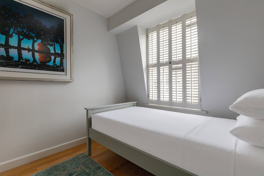 Canning Place Mews by Onefinestay