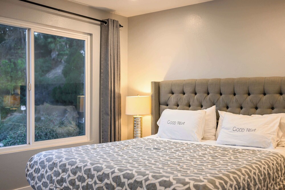 Serene Hilltop Oasis Above the City w Private Pool