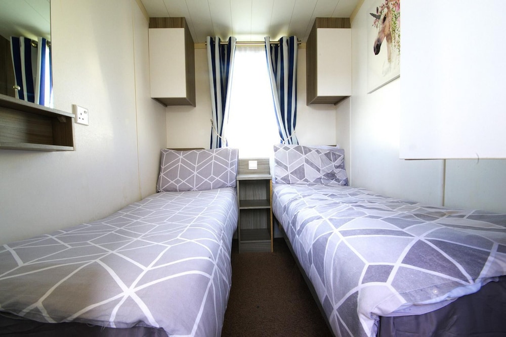 Lovely 2-bed Static Caravan in Rhyl view 4