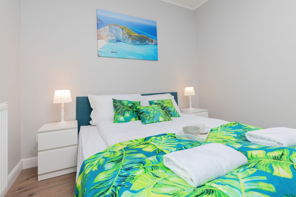 Coast Apartment With Terrace by Renters