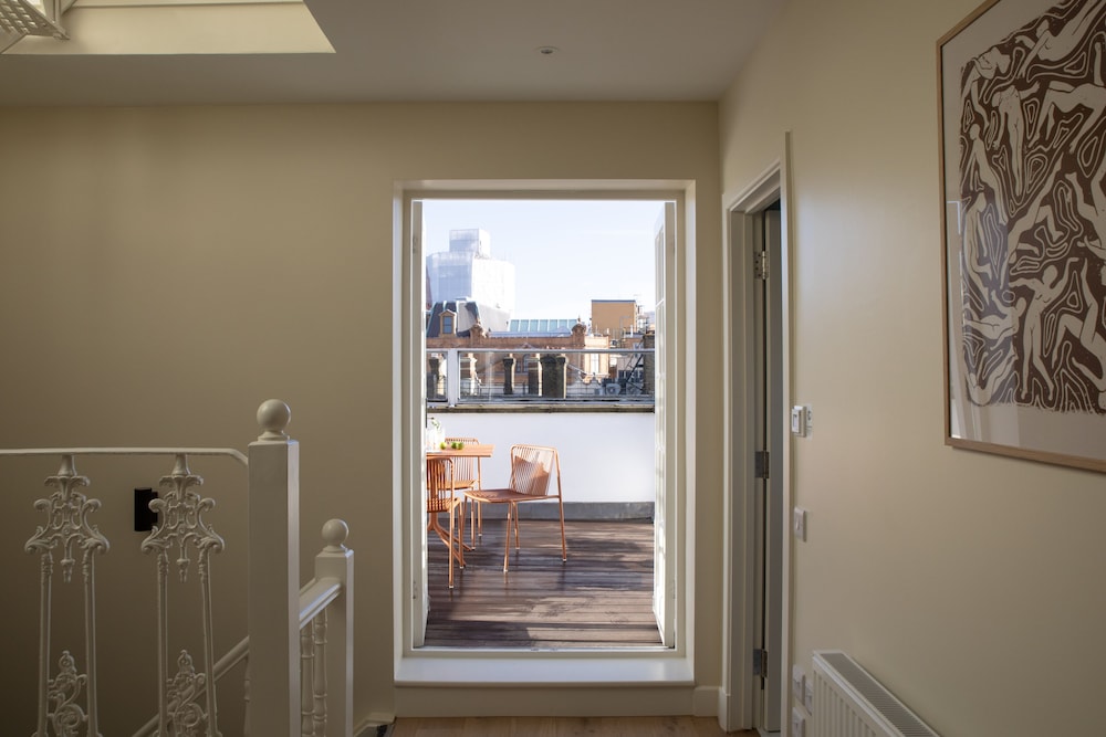 Gulaid House Knightsbridge by Bob W London