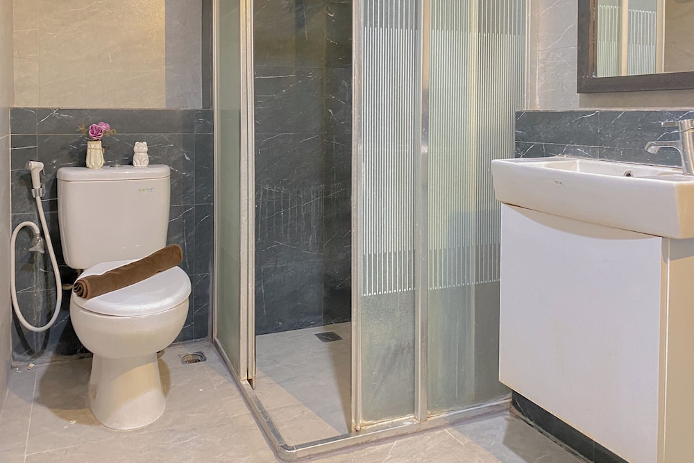 Stunning And Comfortable 2Br At The Wave Kuningan Apartment view 5