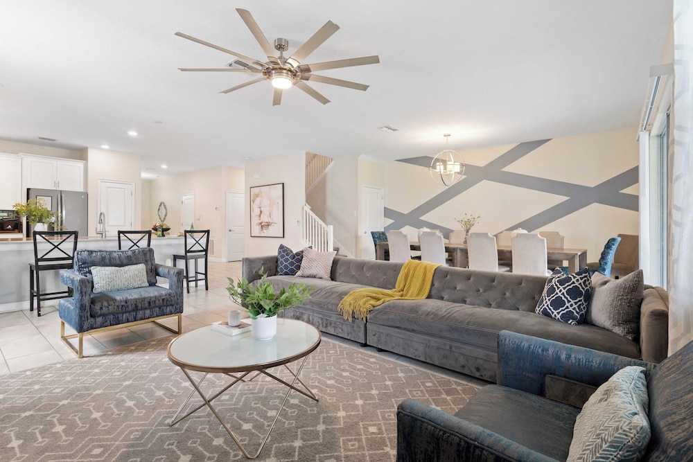 Stinger Luxe Retreat by Avantstay 8BR Luxury Villa Near Disney w/ Pool & Game Room
