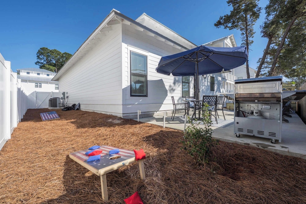 Beach to Bay 3BR Retreat - Cowboy Pool & Golf Cart