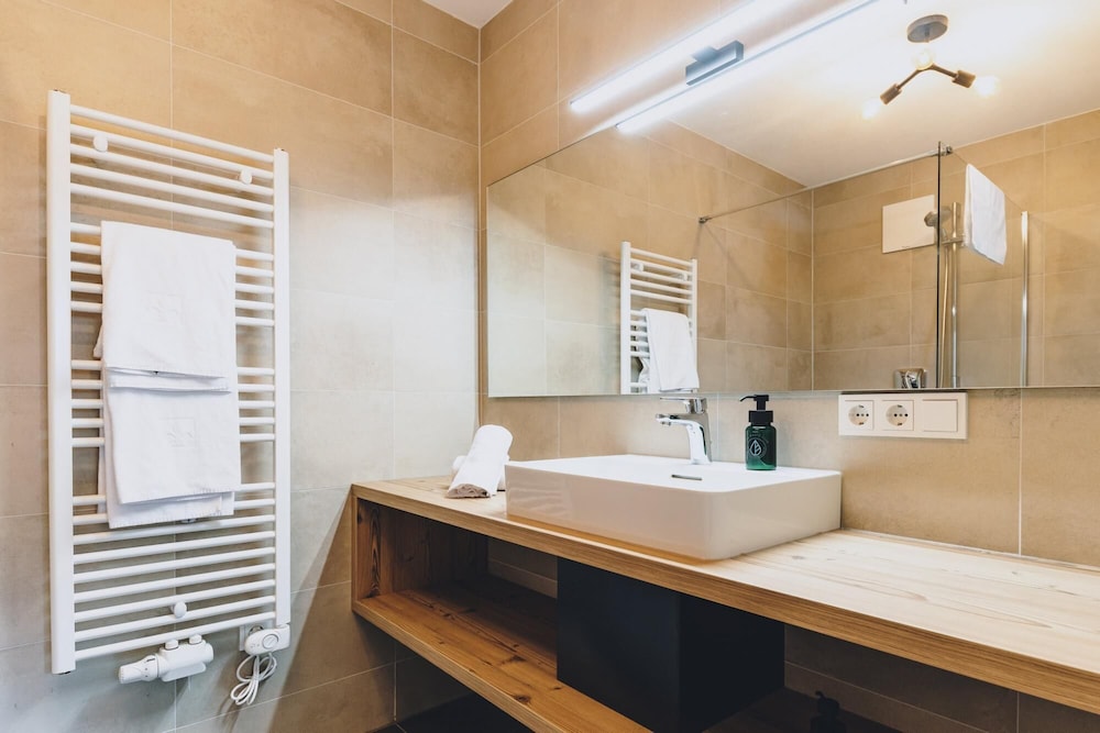 M1 - Balcony Apartment 4