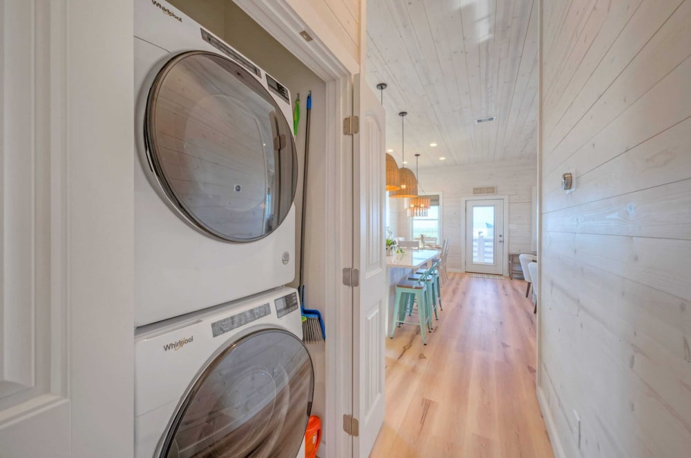 Sleeps 20 2 Homes w/ Beach Boardwalk Access, Water Canal Views, & Priv Pools