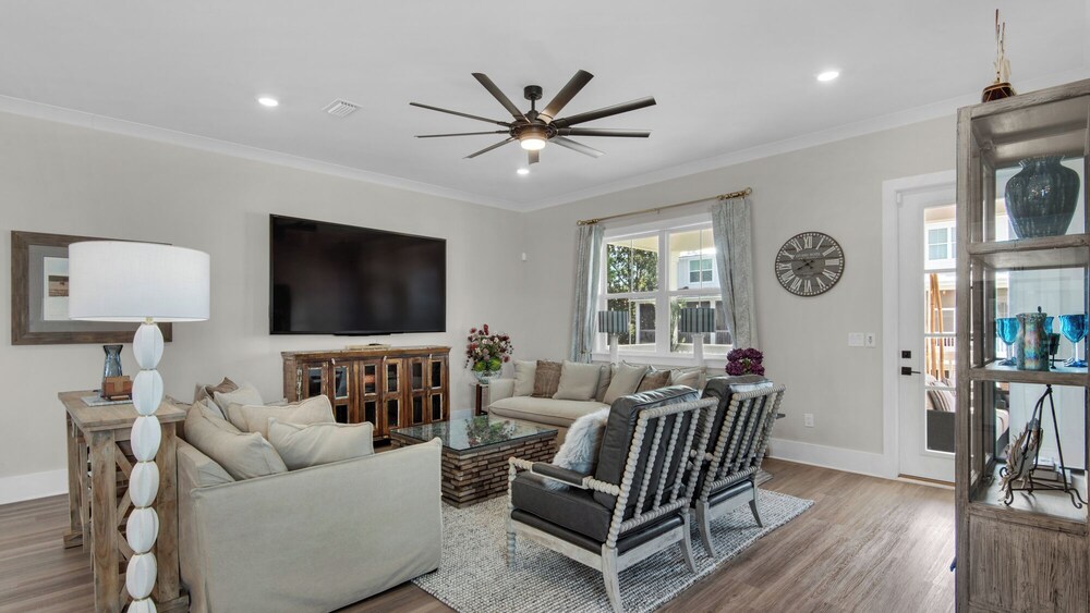 4BR Home With Deck & Grill Fun + Free Attraction Tickets!