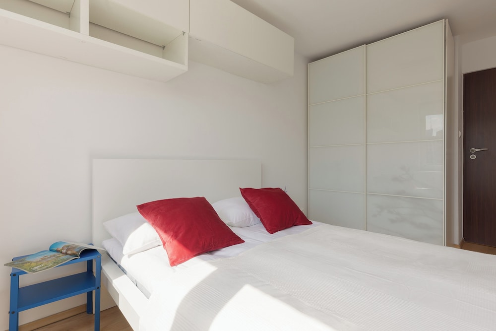 Powiśle Apartment Topiel by Renters view 4
