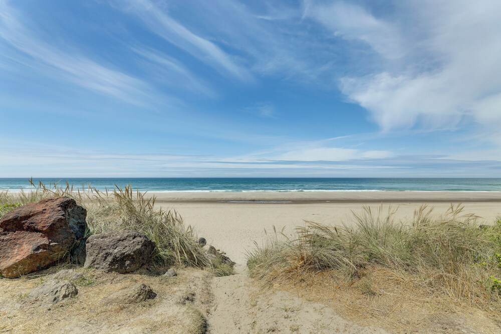 Group Friendly! Rockaway Beach Oasis w/ Game Room