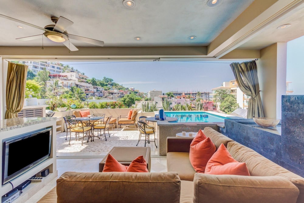 Hilltop Studio Penthouse Private Pool Amazing Views view 2