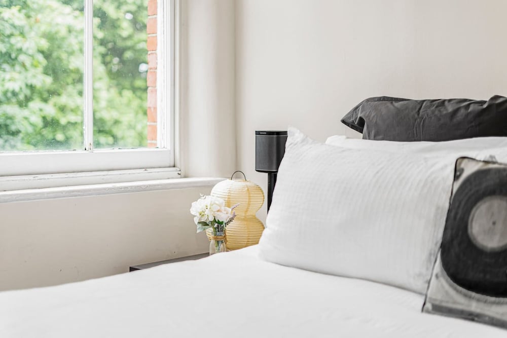 Elegant 1BR Apartment in Kensington With Balcony