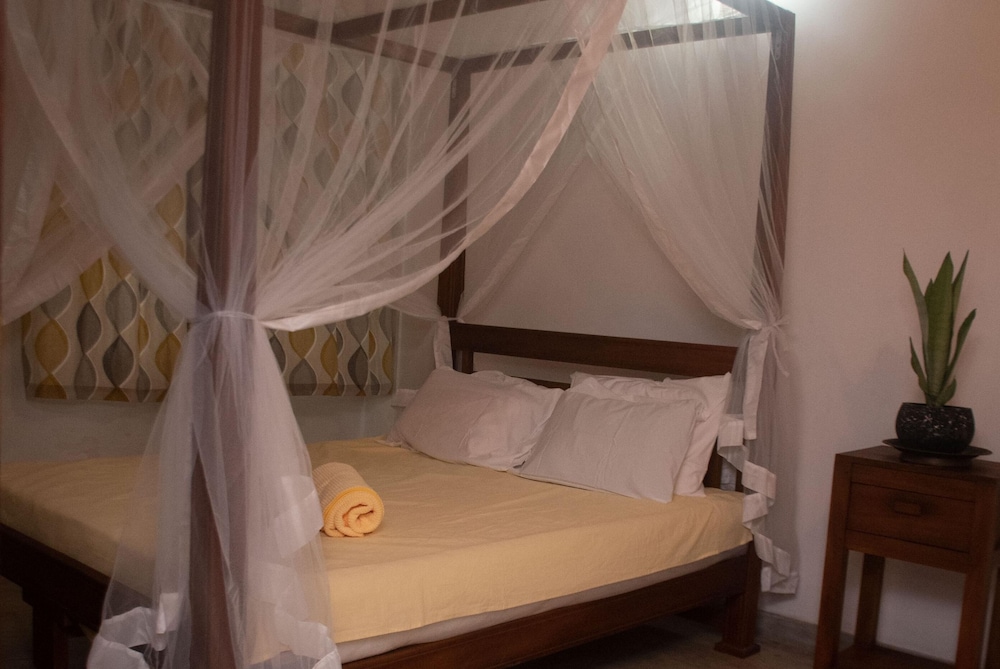 Galle Large Serviced Villa Near Beaches & Fort view 4