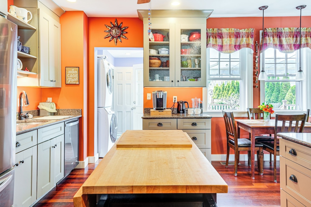 1 Mi to Beach: Manchester-by-the-sea Retreat!
