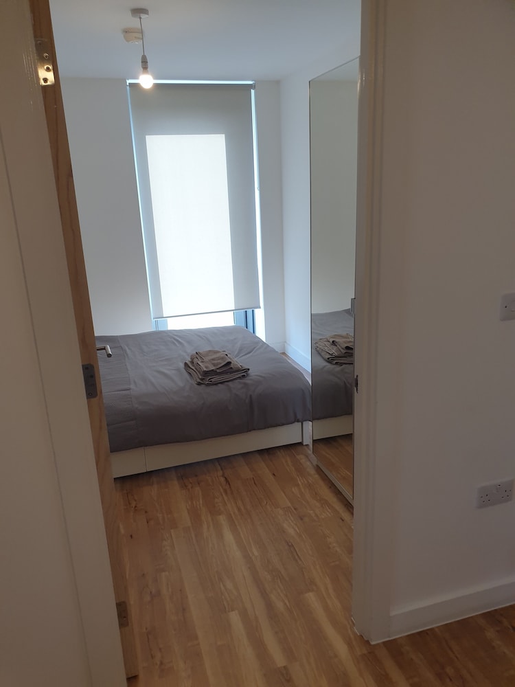 Salford Media City - 2 Bed Apartment view 3