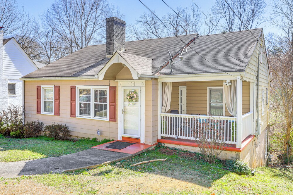 Half-mi to Pool & Golf: Atlanta Home w/ Veranda!