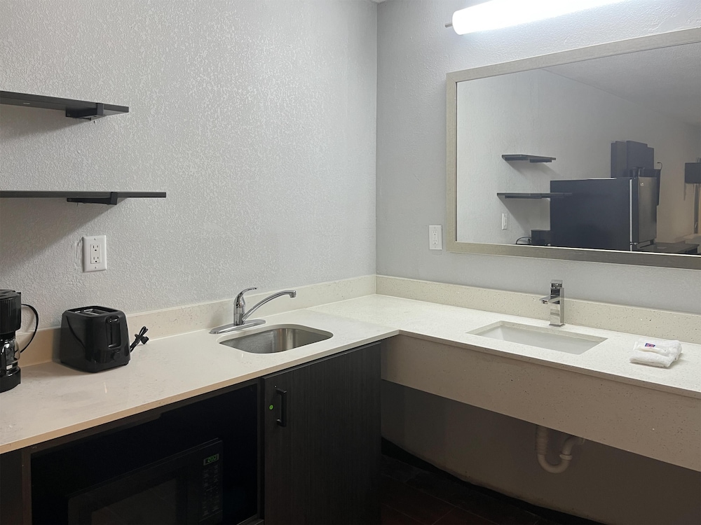 Studio 6 Suites Hurricane, Wv