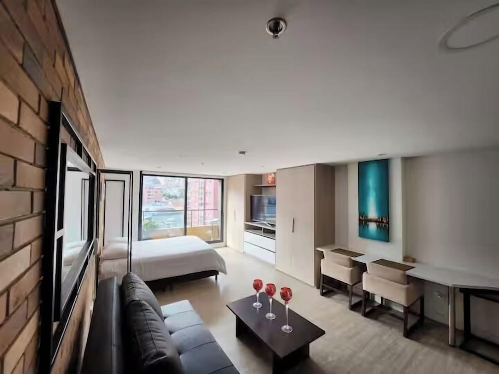ACADEMIA APARTMENTS