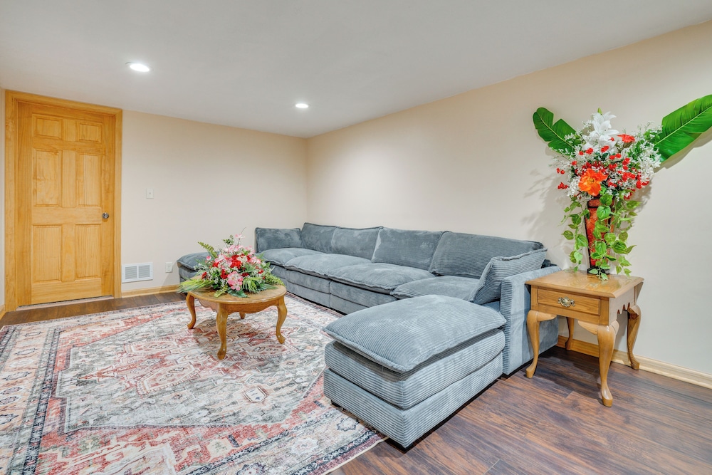 10 Mi to Downtown: Group Getaway in Minneapolis