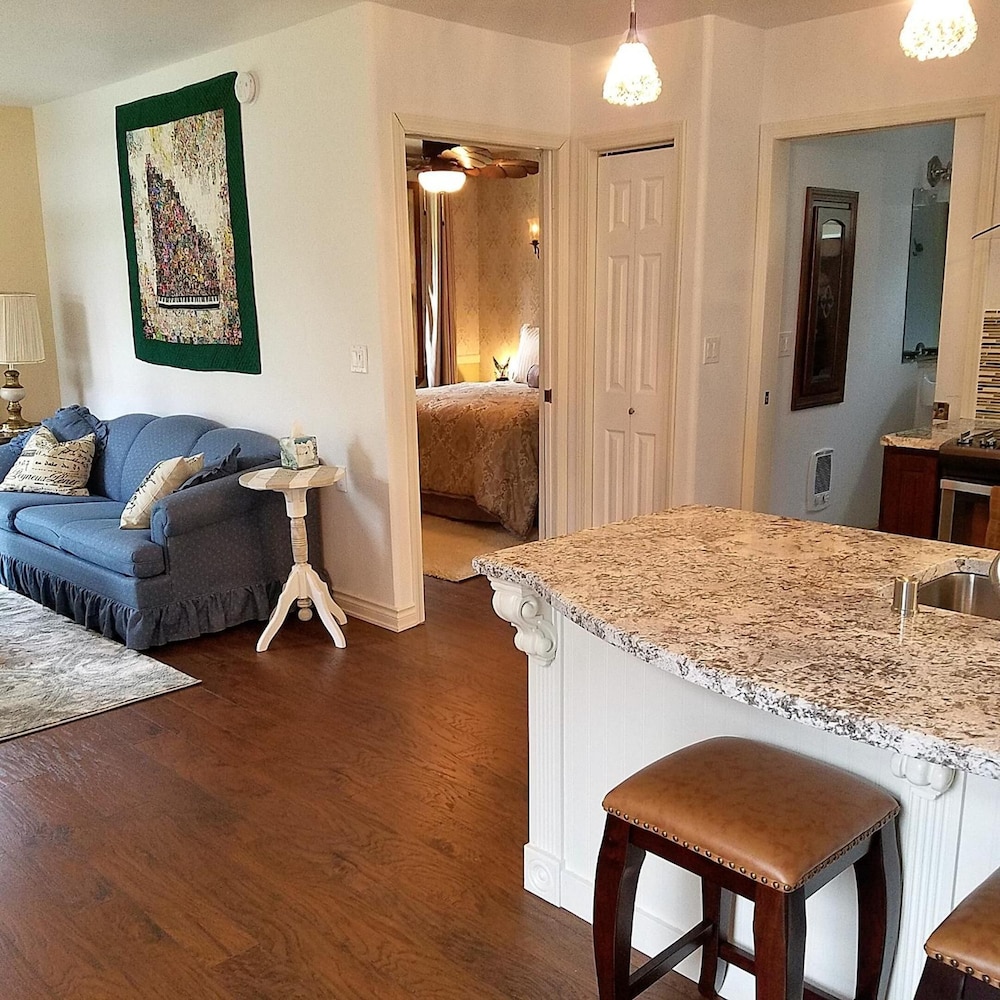 Arbor Rouge Cottage