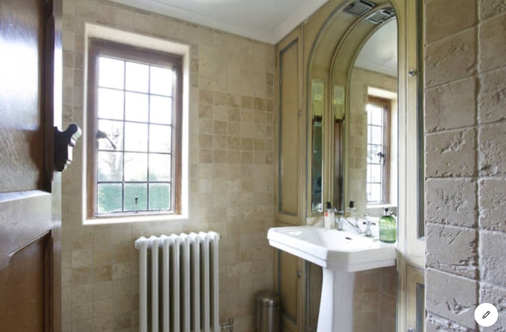 Harlington Manor