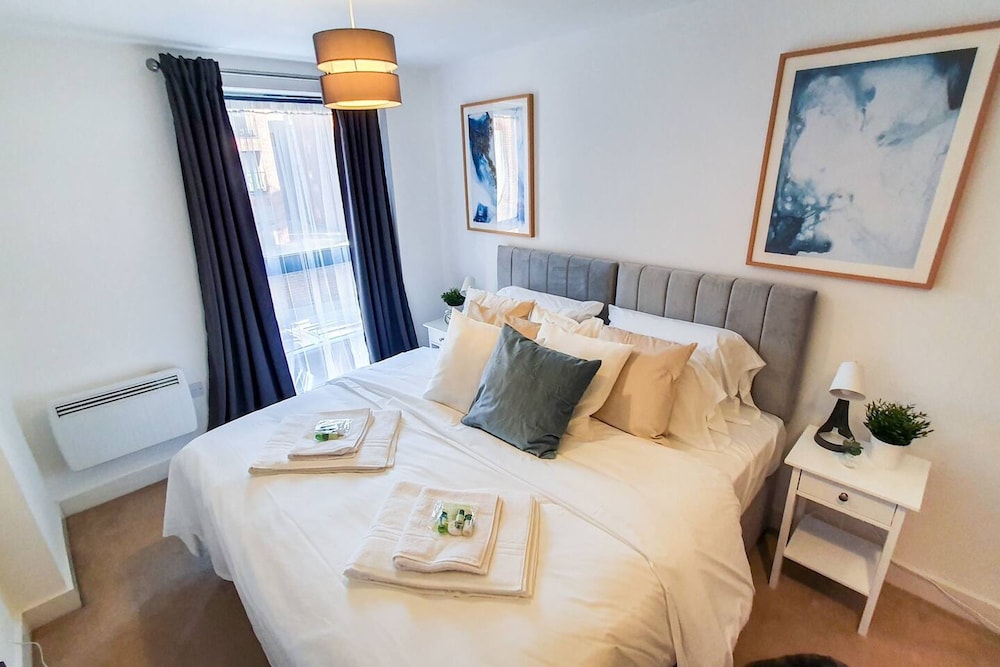 Lovely Flat in Kiln Close With Free Parking