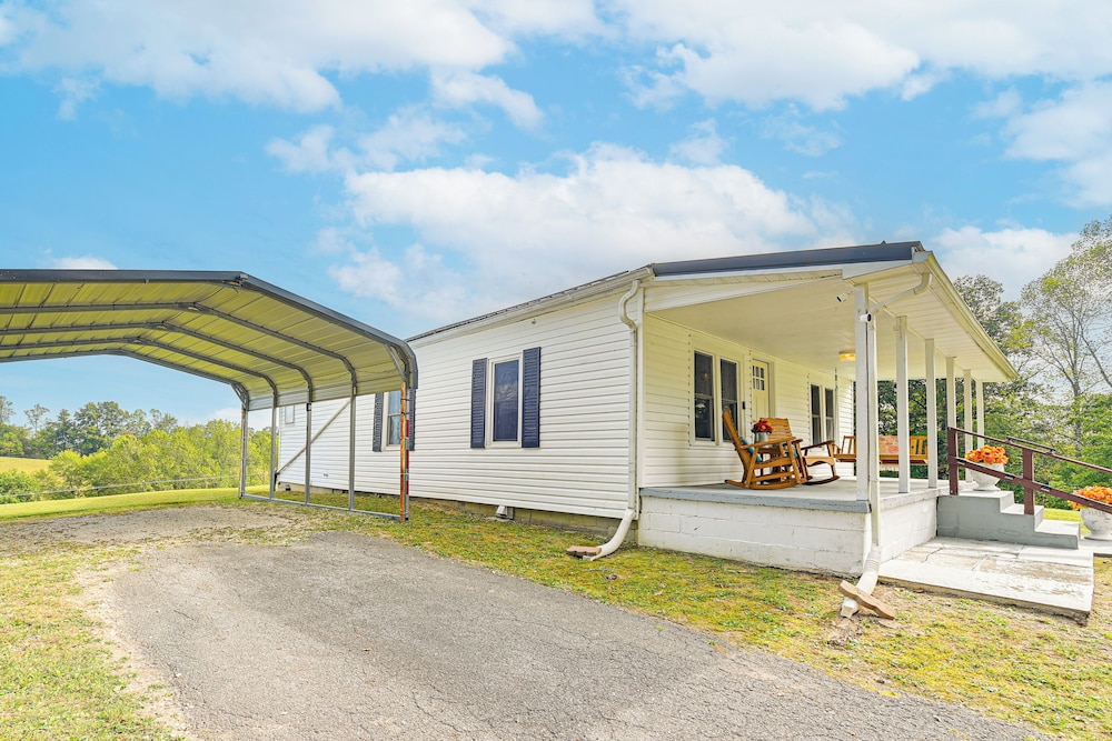 Rock Climb, Hike, Relax! Quiet Beattyville Retreat