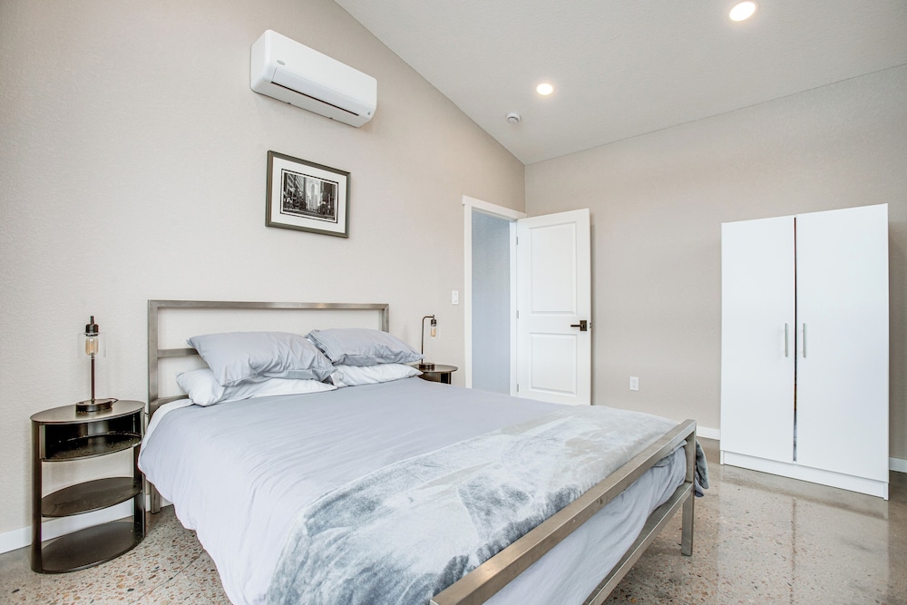 Walk to Trail: 'lookout Landing' Newly Built Home!