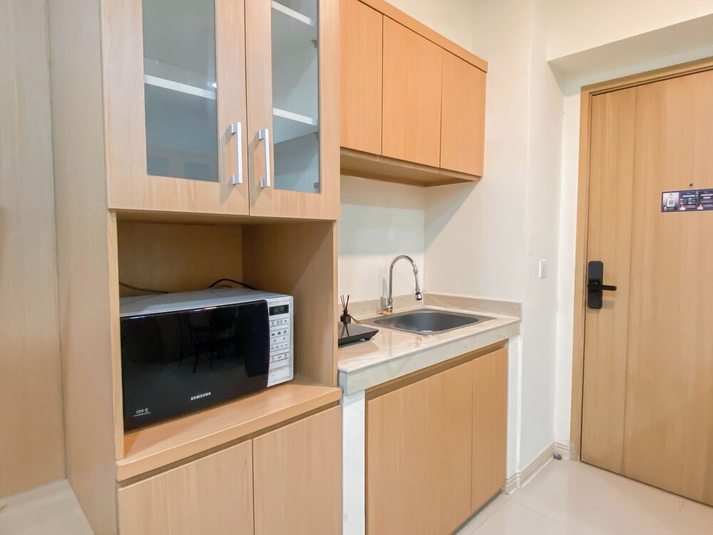 Cozy And Minimalist 1Br With Working Room Meikarta Apartment