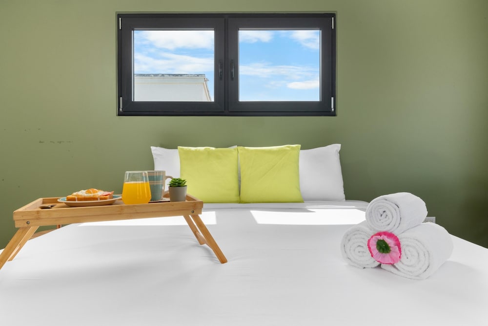 Brand NEW 2br2ba Sunset Ocean Views Balcony