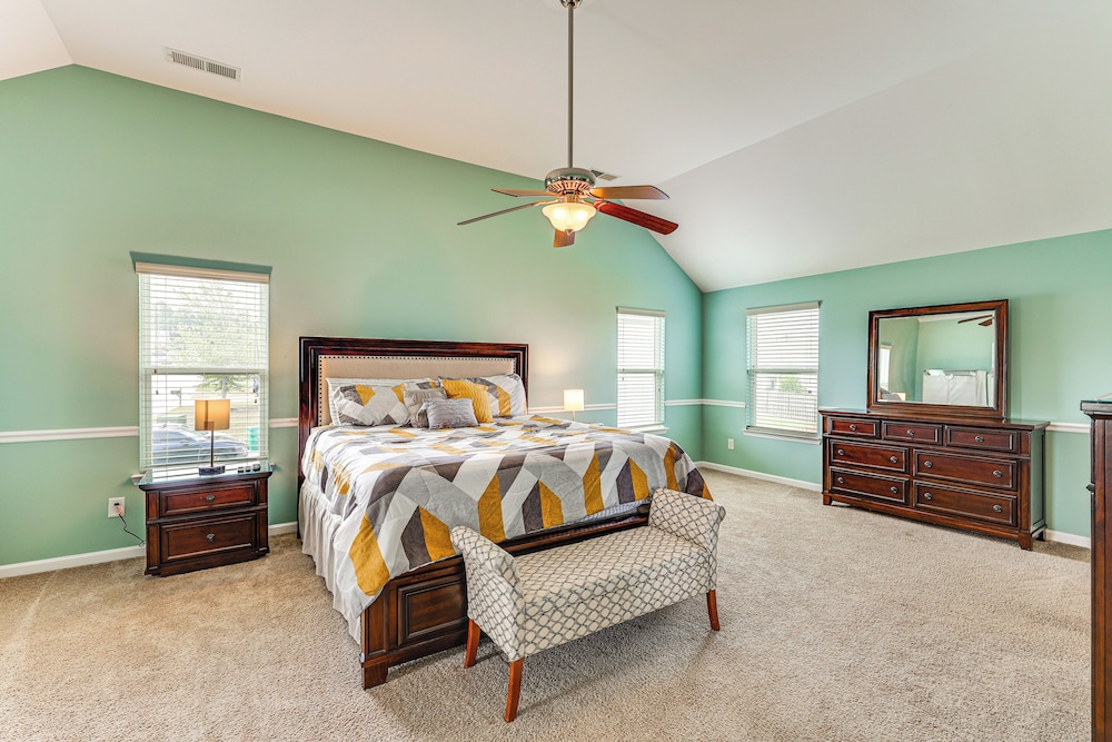Spacious Family Home w/ Patio in Graniteville!
