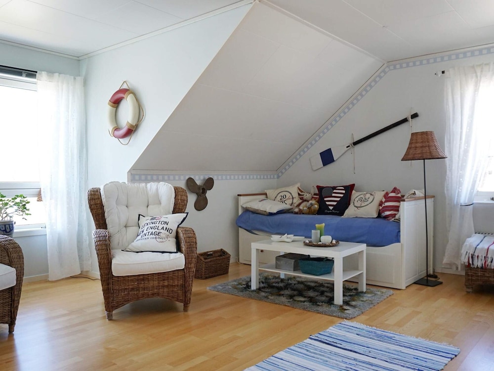 Cozy Family Cottage Near the Sea