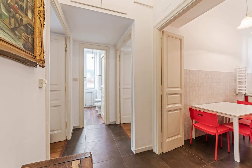 Bright and Spacious Philbeach Garden Apartment