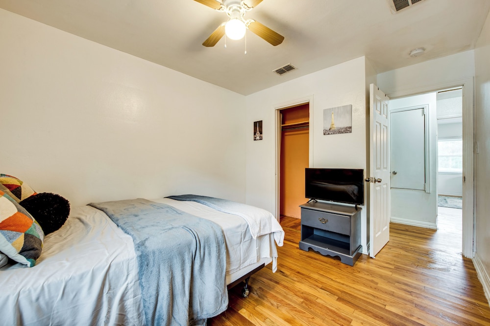 Walkable to FSU Campus: Cozy Retreat w/ Deck!