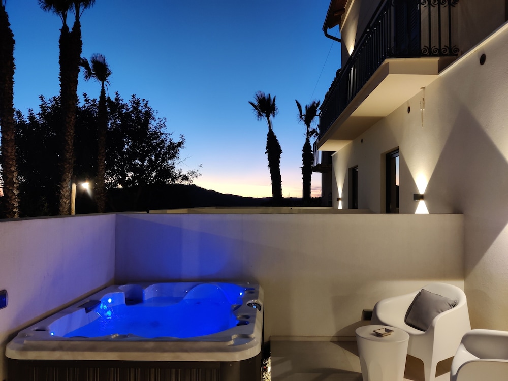 B&B Lekythos